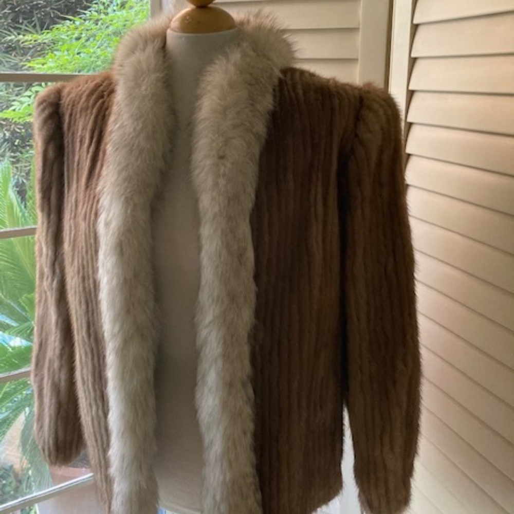 Natural Mink Coat With Fox Trim - Picture 3 of 9